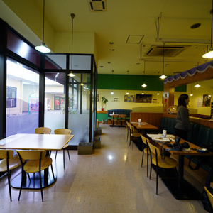 広い店内にはキッズコーナーを提供されています。