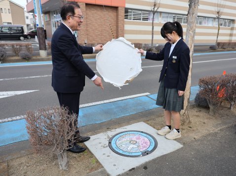 manhole1